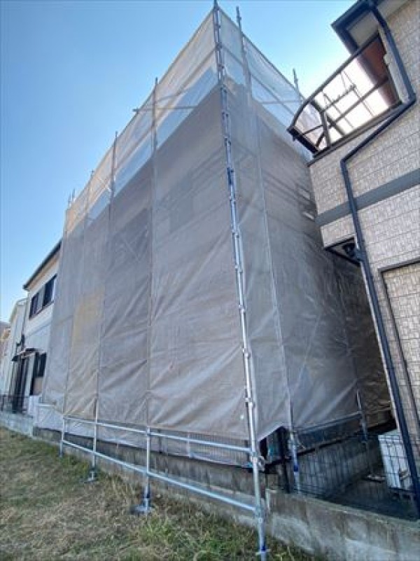 越境しての足場組み　神戸市西区塗装工事サムネイル