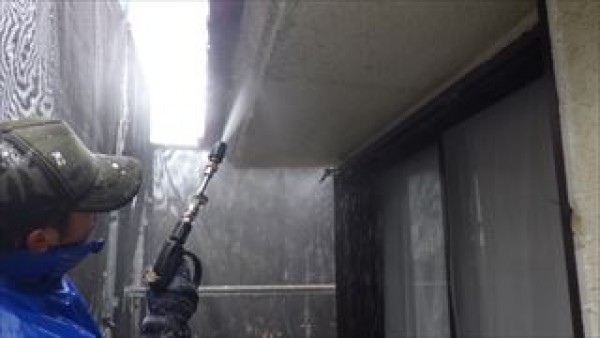 神戸市須磨区で外壁の高圧洗浄を行いますサムネイル
