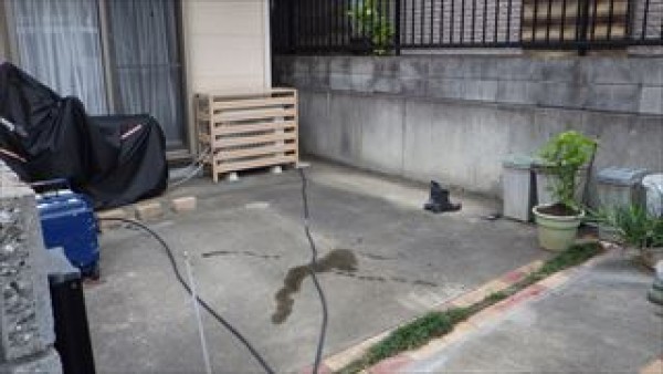 足場組み前のモルタル土間洗浄　神戸市垂水区サムネイル