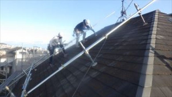 急勾配屋根のカラーベストの塗り替え　神戸市外壁屋根塗装工事サムネイル
