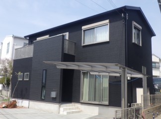 外壁を黒で統一して仕上げました　神戸市西区　I様邸塗装工事　サムネイル