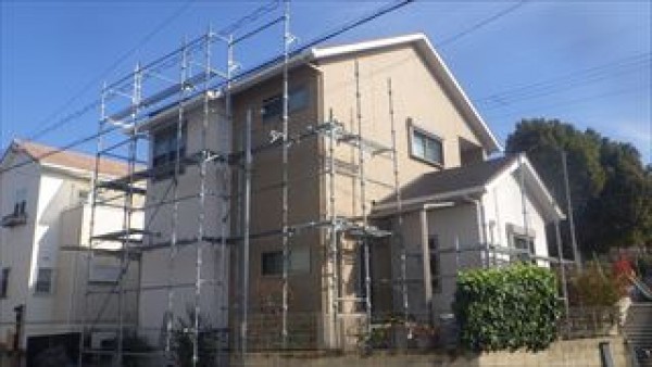 神戸市垂水区S様邸塗り替え工事　足場組みと高圧洗浄サムネイル